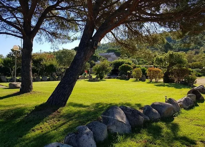 Πανσιόν Les Jardins De Santa Giulia - Charmante Dhte 3*