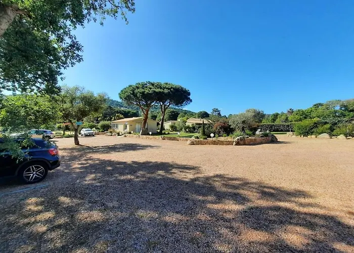 Πανσιόν Les Jardins De Santa Giulia - Charmante Dhte 3*